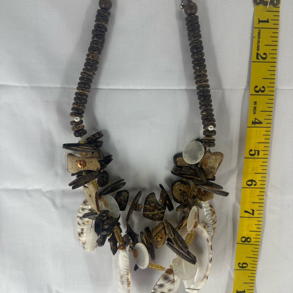 Elegant Brown and Cream Shell Necklace